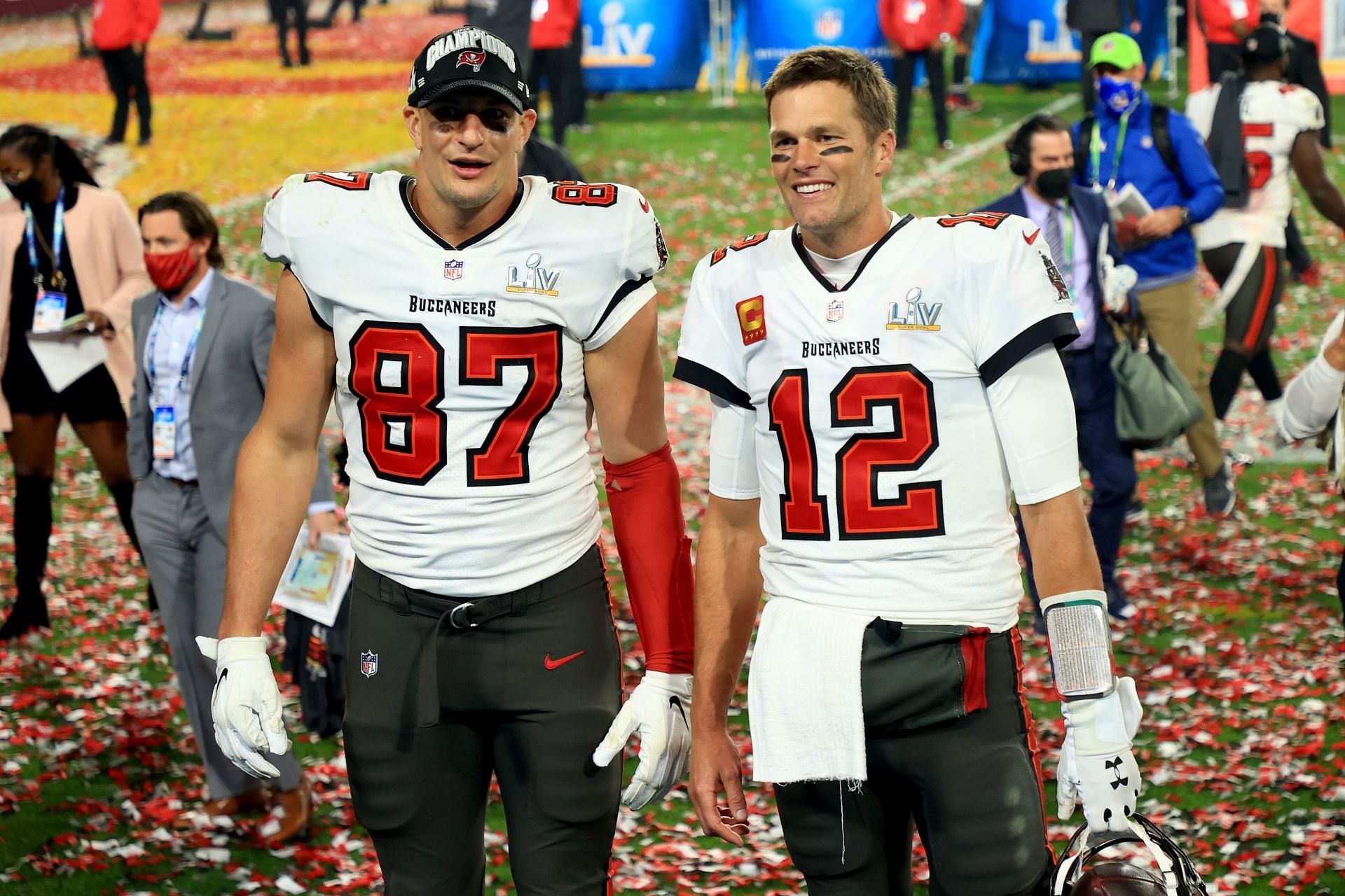 Rob Gronkowski and Tom Brady celebrate the Buccaneers&#039; Super Bowl LV win