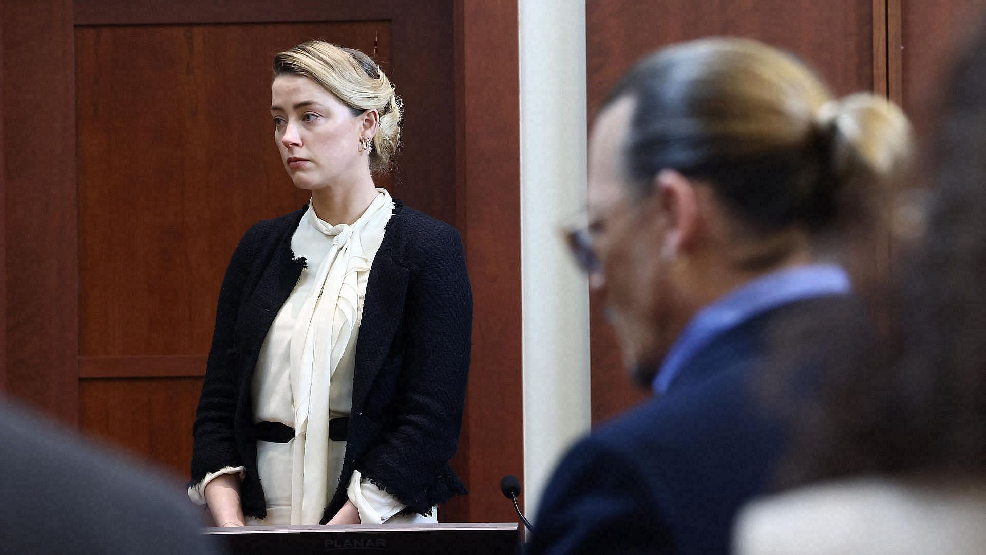 Amber Heard and Johnny Depp during the court trial (Image via Jim Lo Scalzo/AFP/Getty Images)
