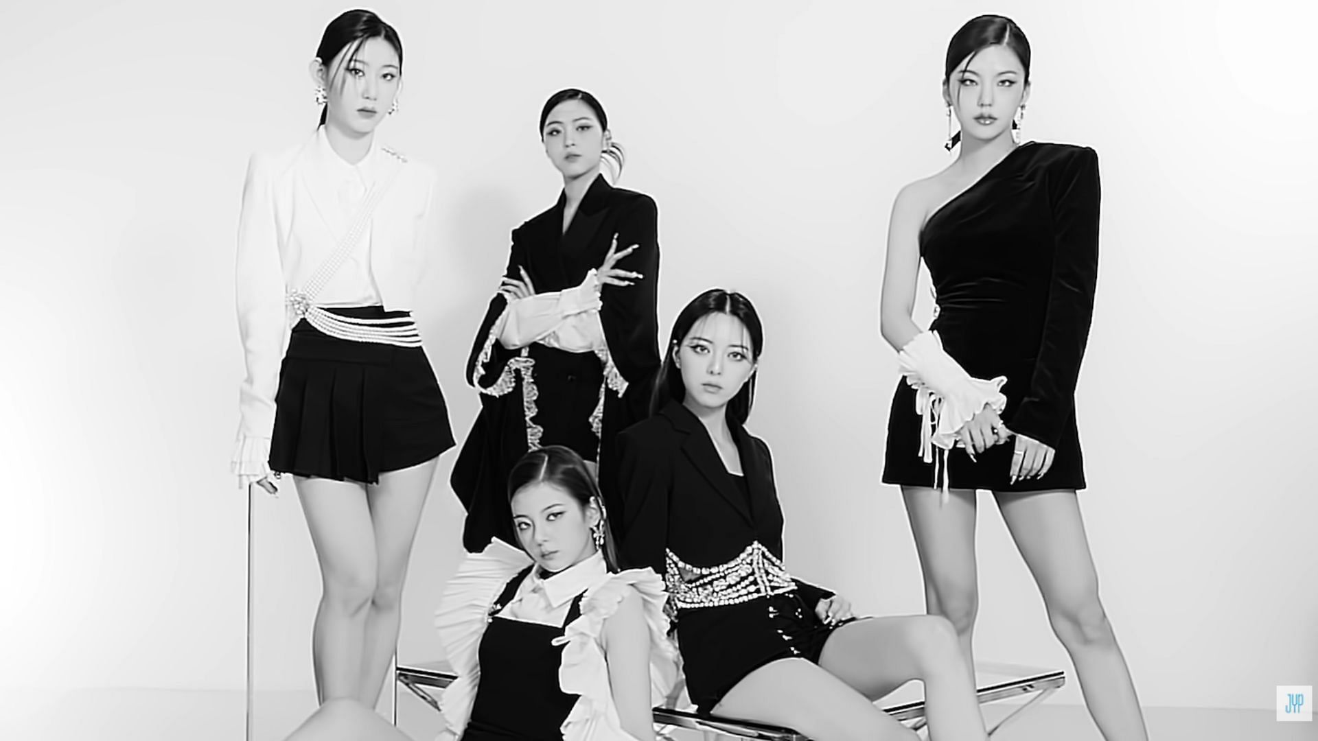 ITZY members appear regal in concept photos for 'Checkmate