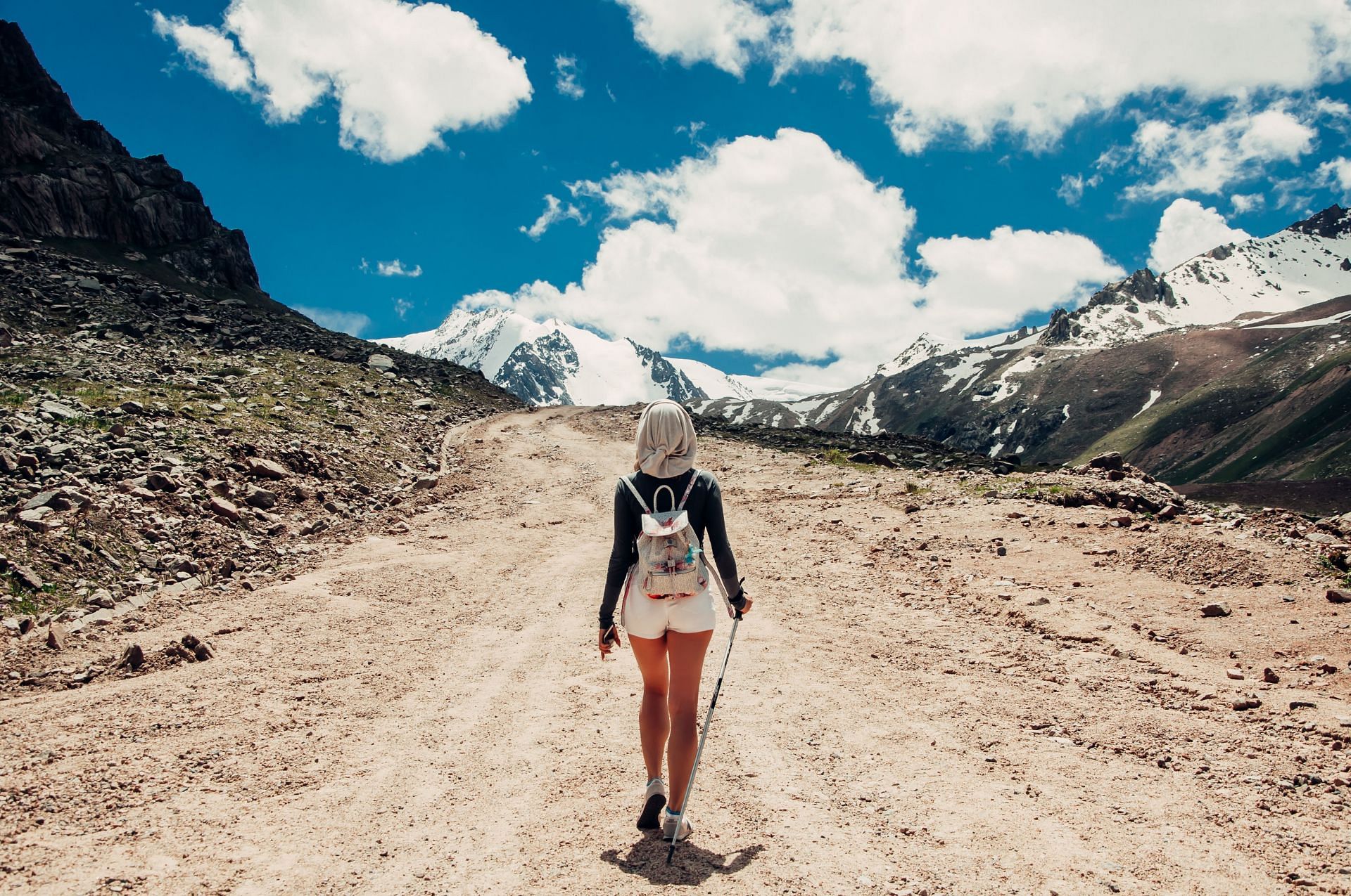 Weight training exercises can help you prepare for your next hiking trail. (Image via Pexels / Alex Tim)