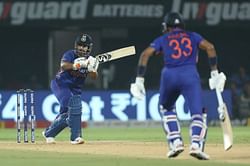 "It is becoming a perennial problem" - Aakash Chopra on Team India's batting issues in the middle overs