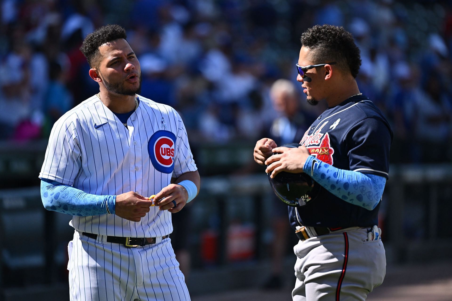 At least Cubs fans got this brotherly moment