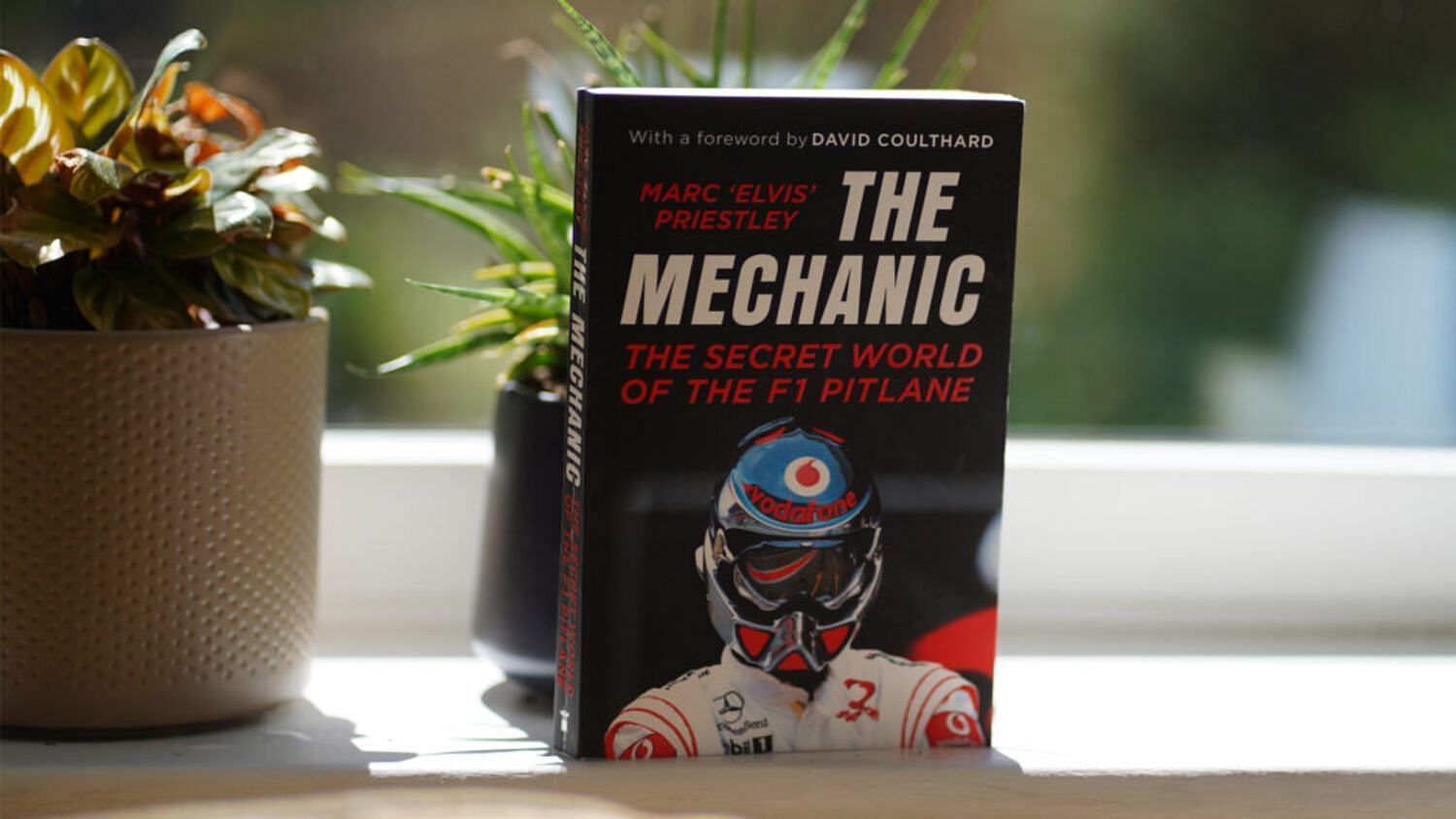 The Mechanic: The Secret World of the F1 Pitlane [Book]