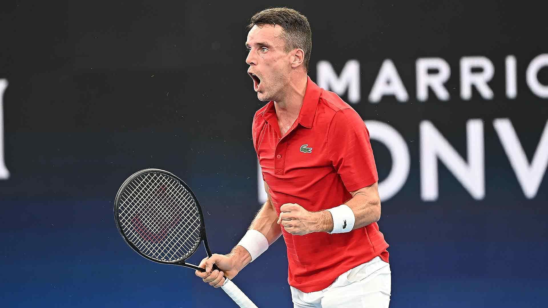 Roberto Bautista Agut dictated a lot of the rallies against Daniil Medvedev with his angular forehand