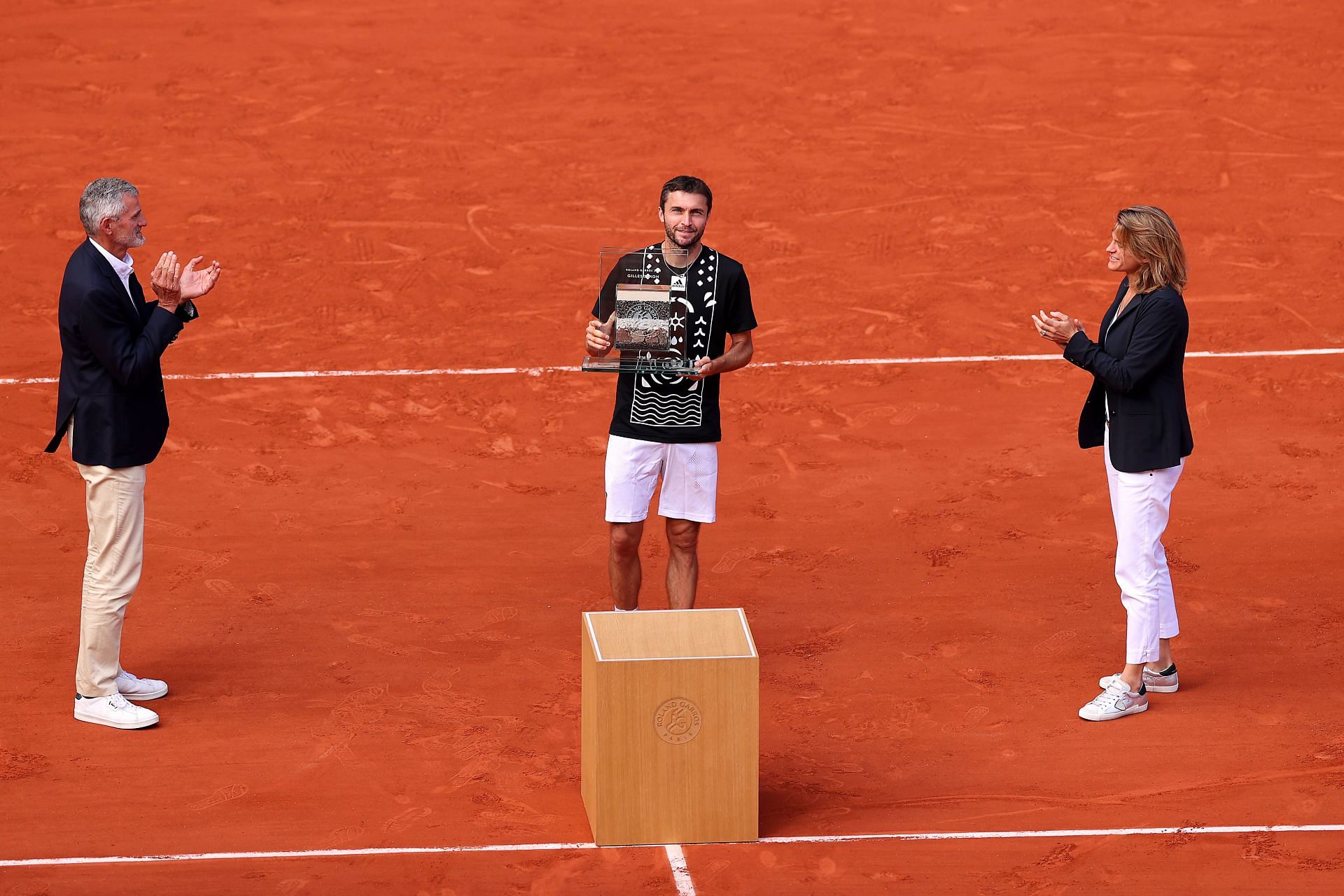 Mauresmo (far right) at the 2022 French Open.