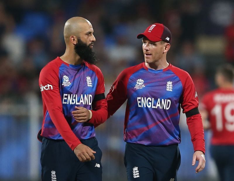 Moeen Ali and Eoin Morgan (R).