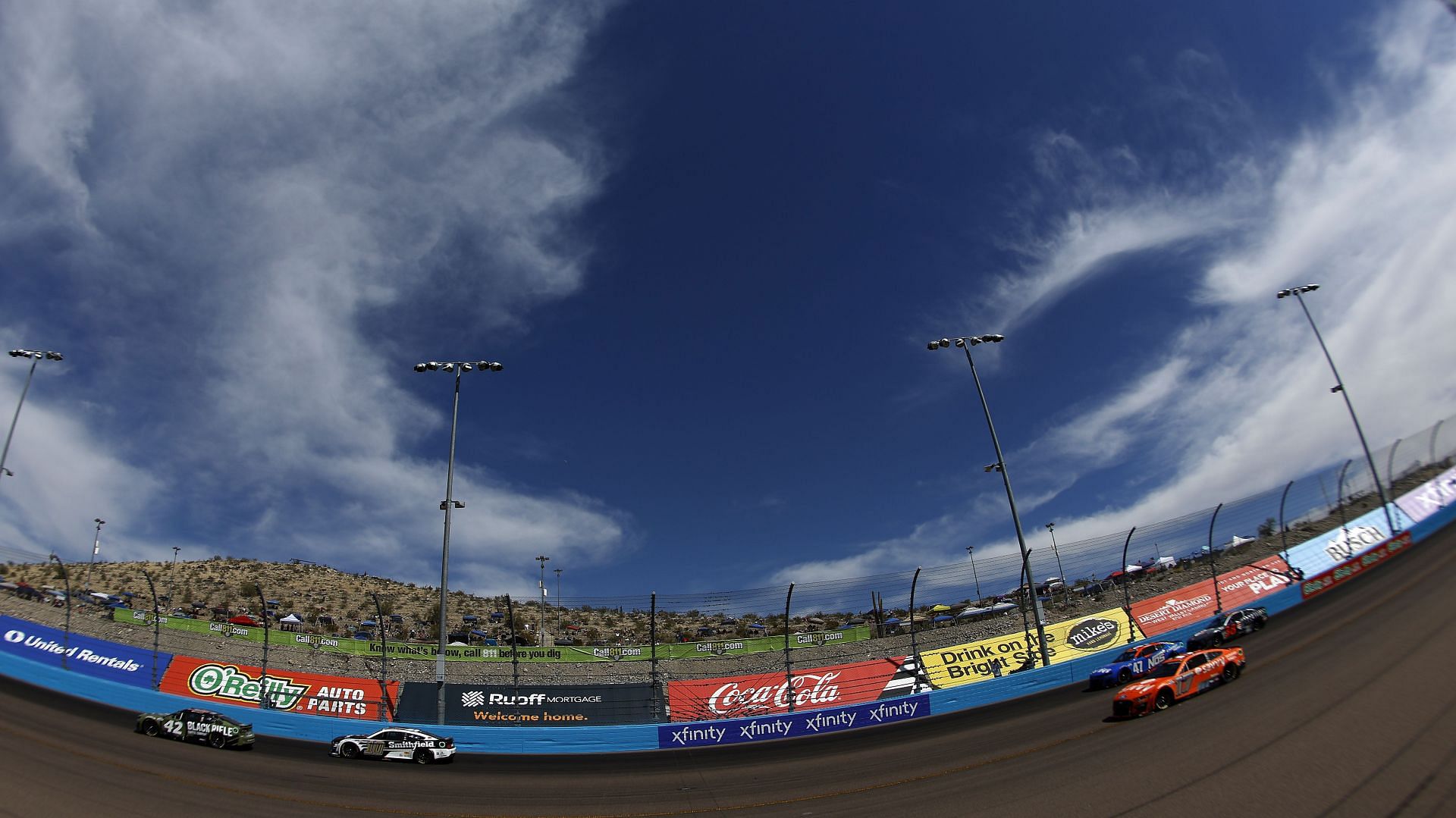 Cars race during the the Ruoff Mortgage 500 at Phoenix Raceway. (Photo by Sean Gardner/Getty Images)