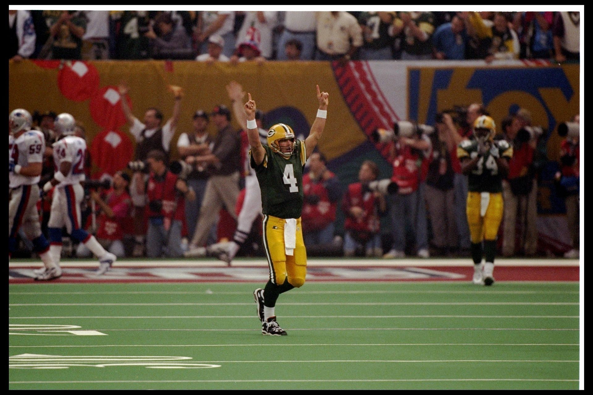 Brett Favre celebrates victory at Super Bowl XXXI