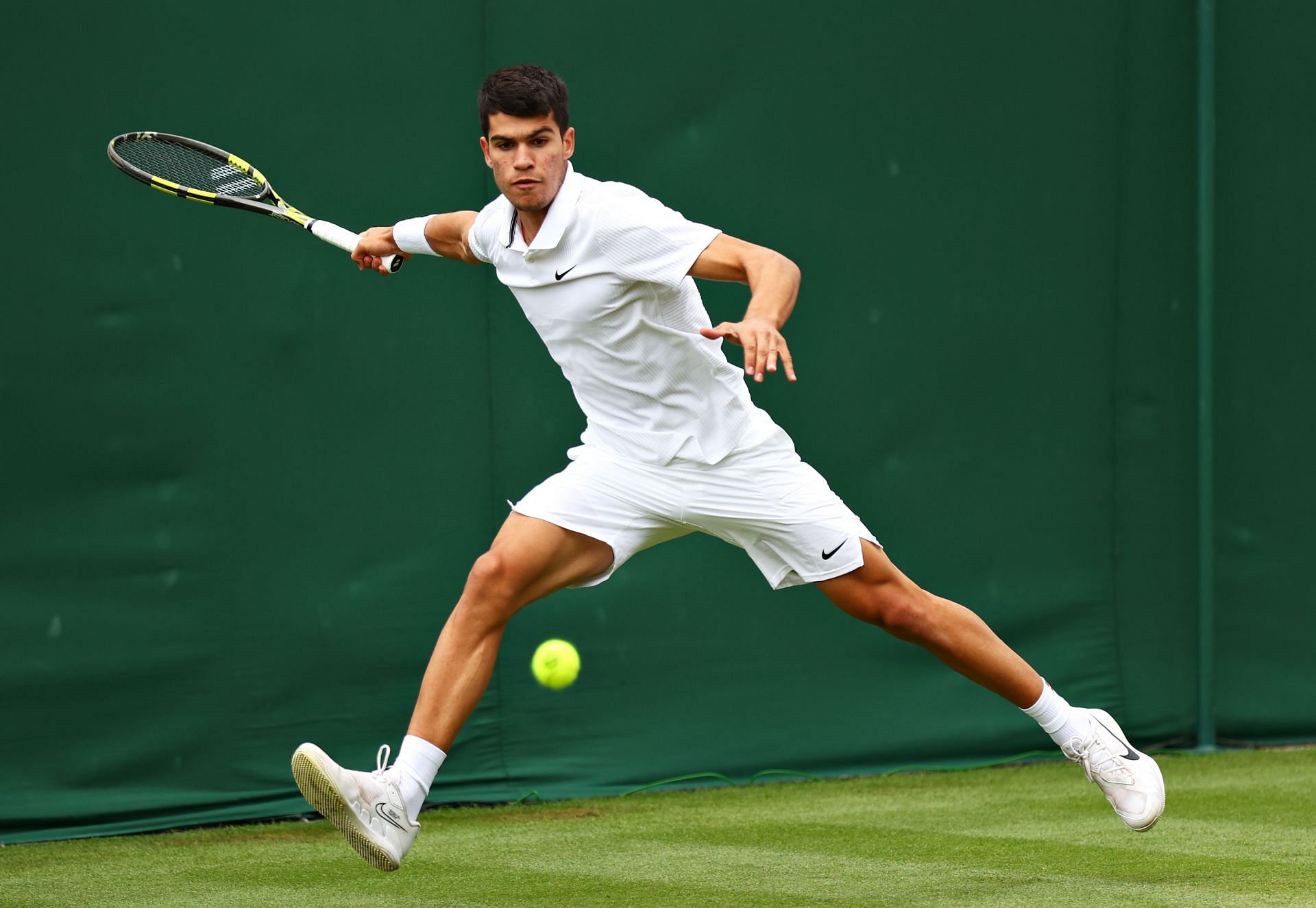 The Spaniard in action at Wimbledon 2021.