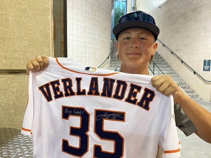 That is so cool “Good dealthat's a future Hall of Famers signed jersey  - Houston Astros fans react to Justin Verlander giving fan signed jersey