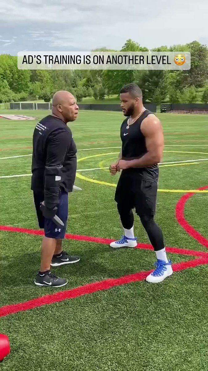 6'1 284LBS Aaron Donald Reminds Tom Brady What Makes His Retirement So  Permanent This Time - EssentiallySports