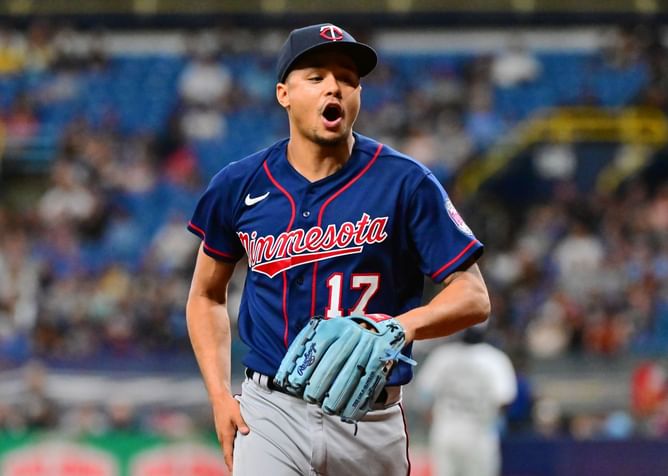 "We started doing this decades ago with Nolan Ryan" - Minnesota Twins pitcher Chris Archer warms up with a football ahead of critical matchup against New York Yankees