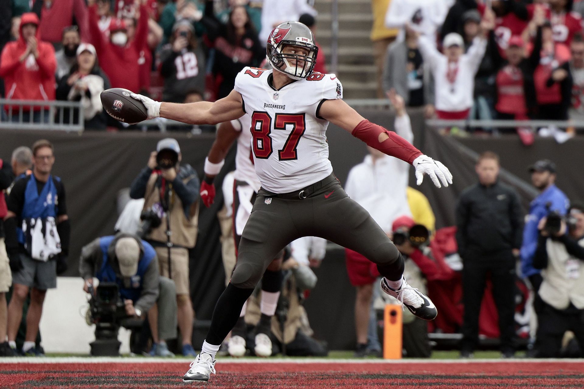 Buccaneers Rob Gronkowski touchdown spike