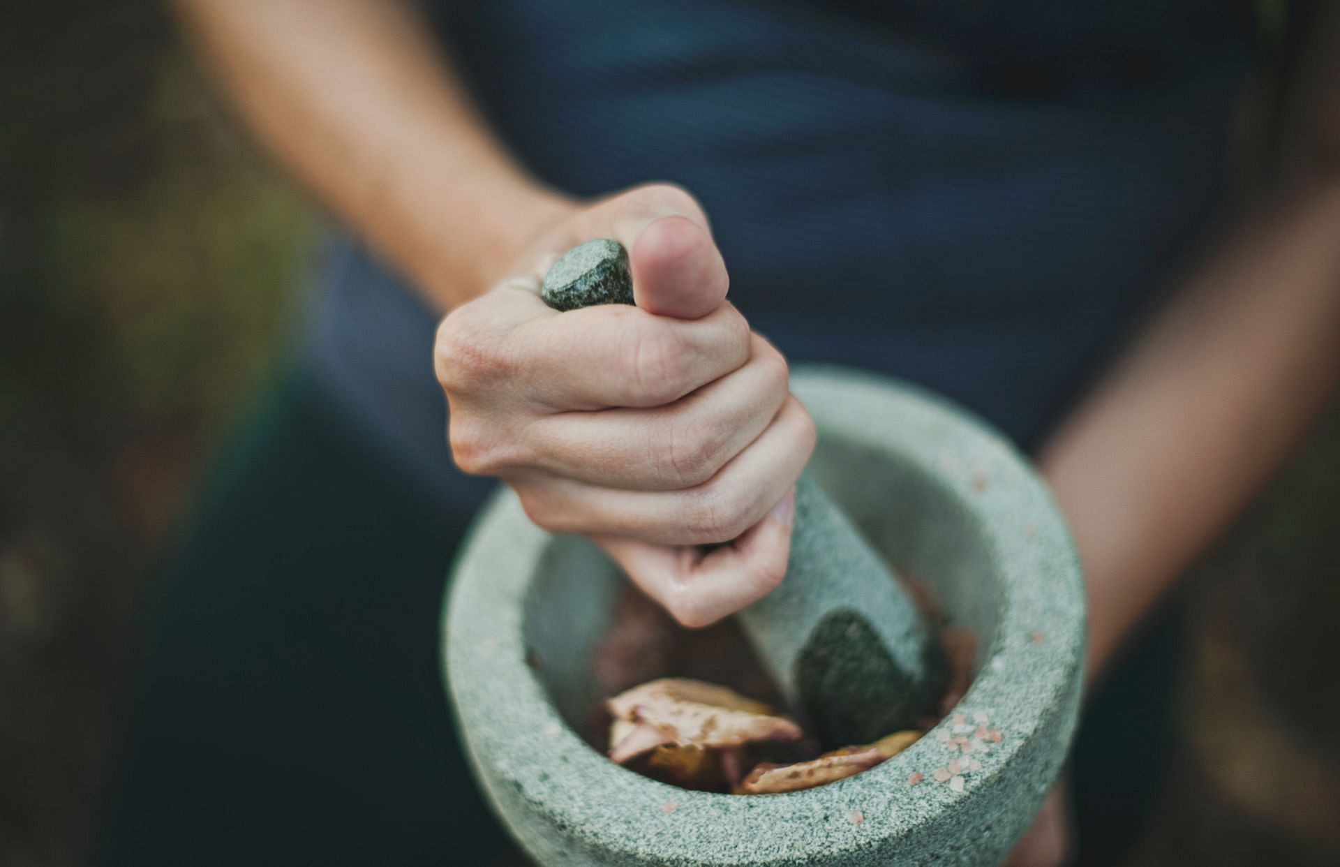 Ashwagandha is one of the traditional alternative medicine. (Image via Unsplash / Katherine Hanlon)