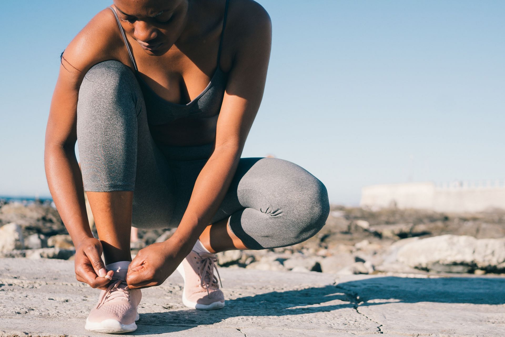 Complete your long distance runs with these effective mental tips. (Image via Pexels / RFstudio)