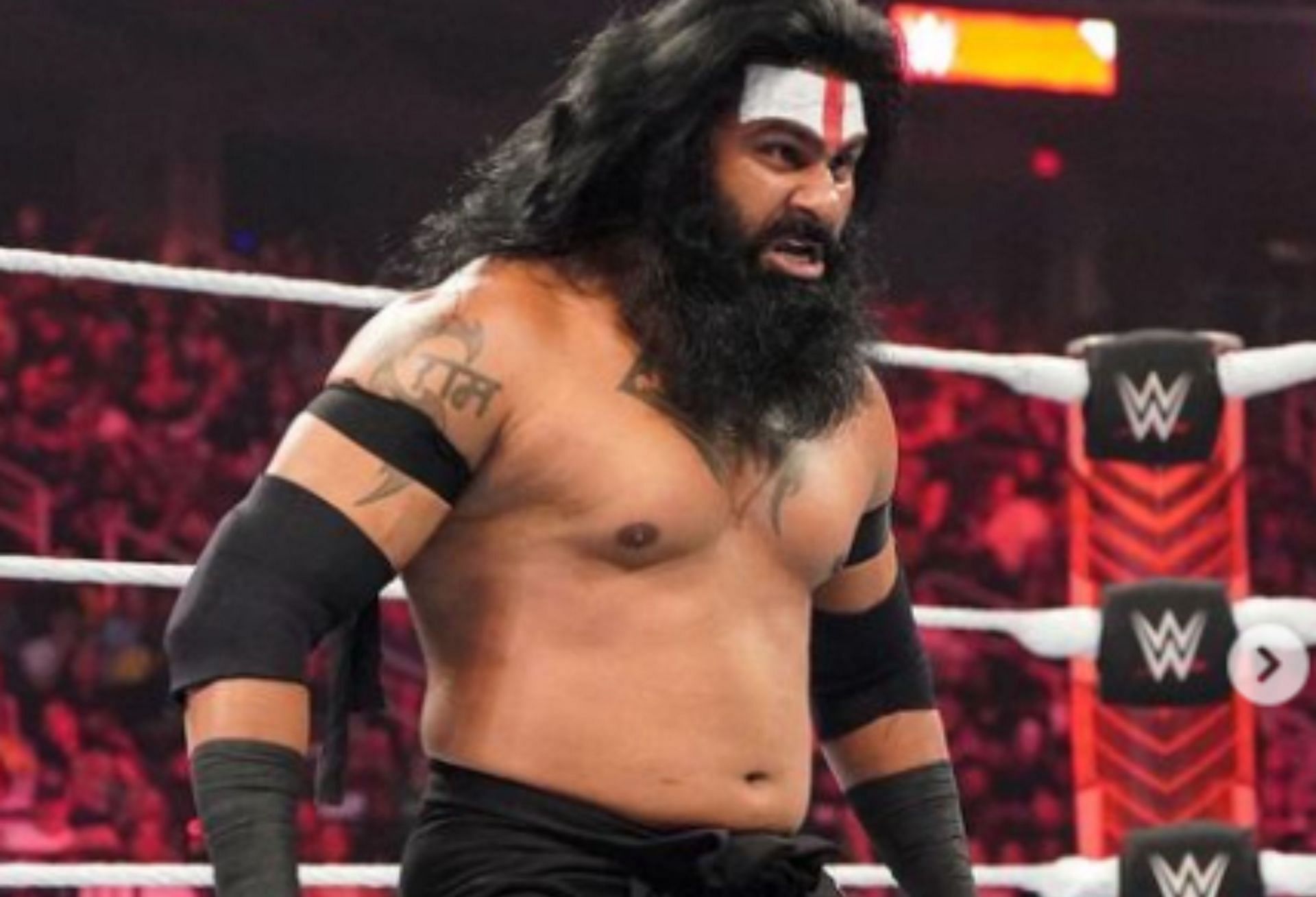WWE में बाप-बेटे की जोड़ी से कैसे लेंगे भारतीय सुपरस्टार वीर महान अपना बदला?