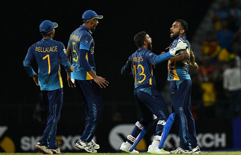 श्रीलंकाई टीम ने धाकड़ गेंदबाजी का प्रदर्शन किया 