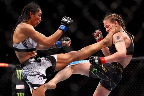 Valentina Shevchenko (right) defeated Taila Santos (left) at UFC 275