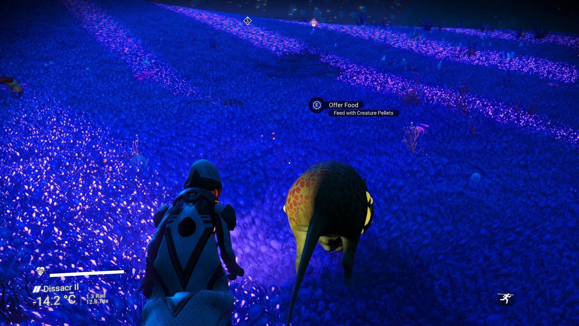 Offering food to wild animals in No Man&#039;s Sky (Image via Hello Games)
