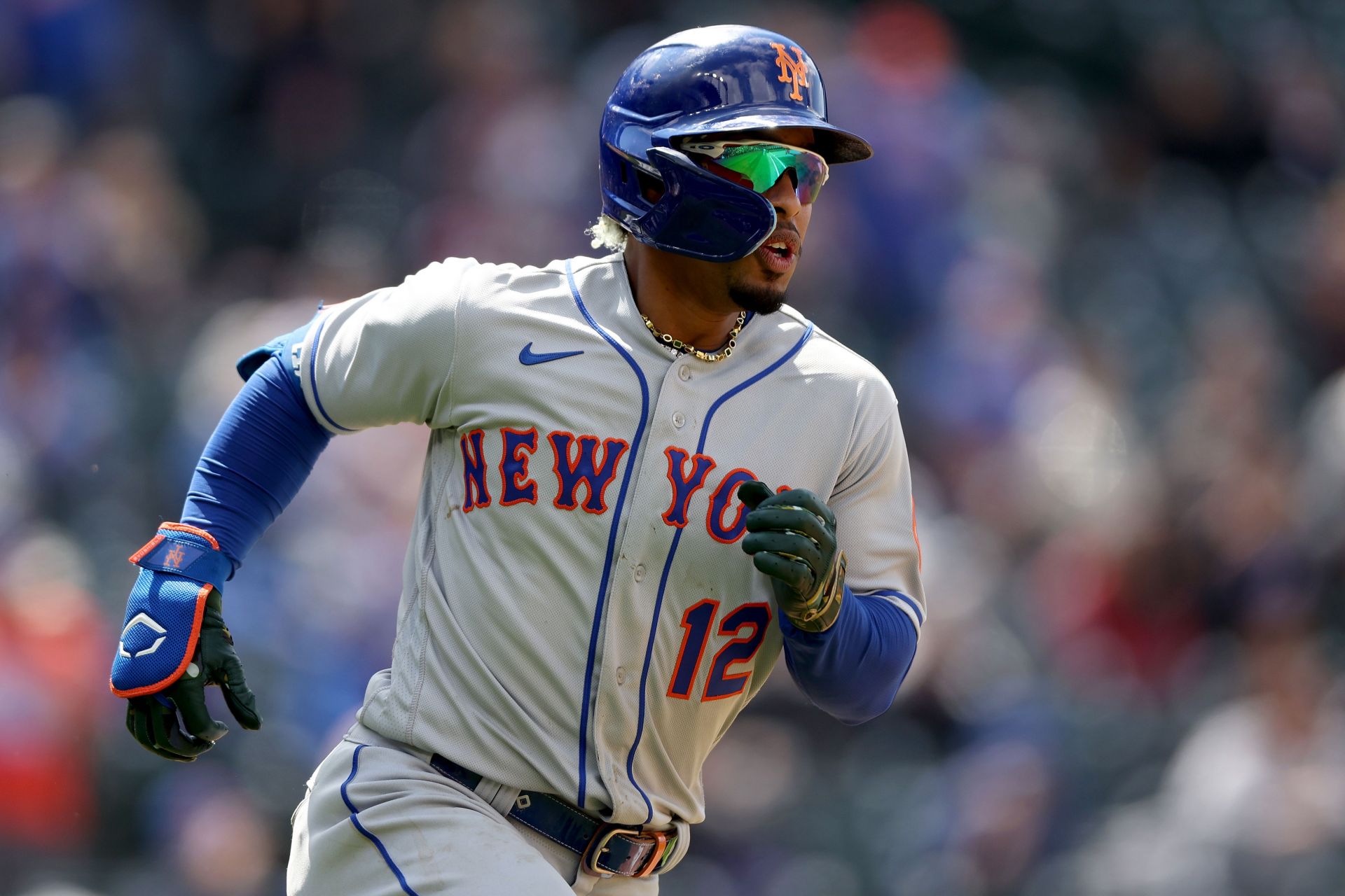 New York Mets shortstop Francisco Lindor embarrassed the Milwaukee Brewers&#039; defense with a perfect bunt tonight