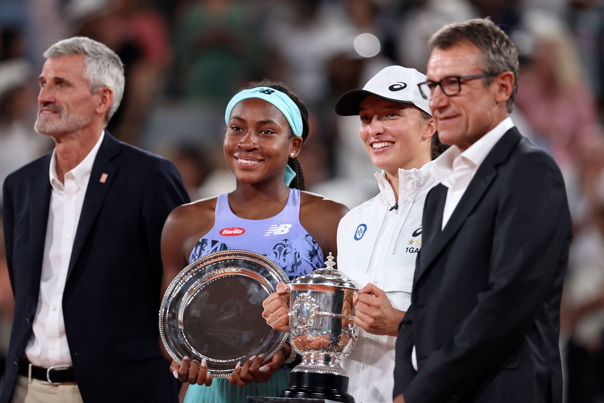 Swiatek and Gauff pose after the French Open finals