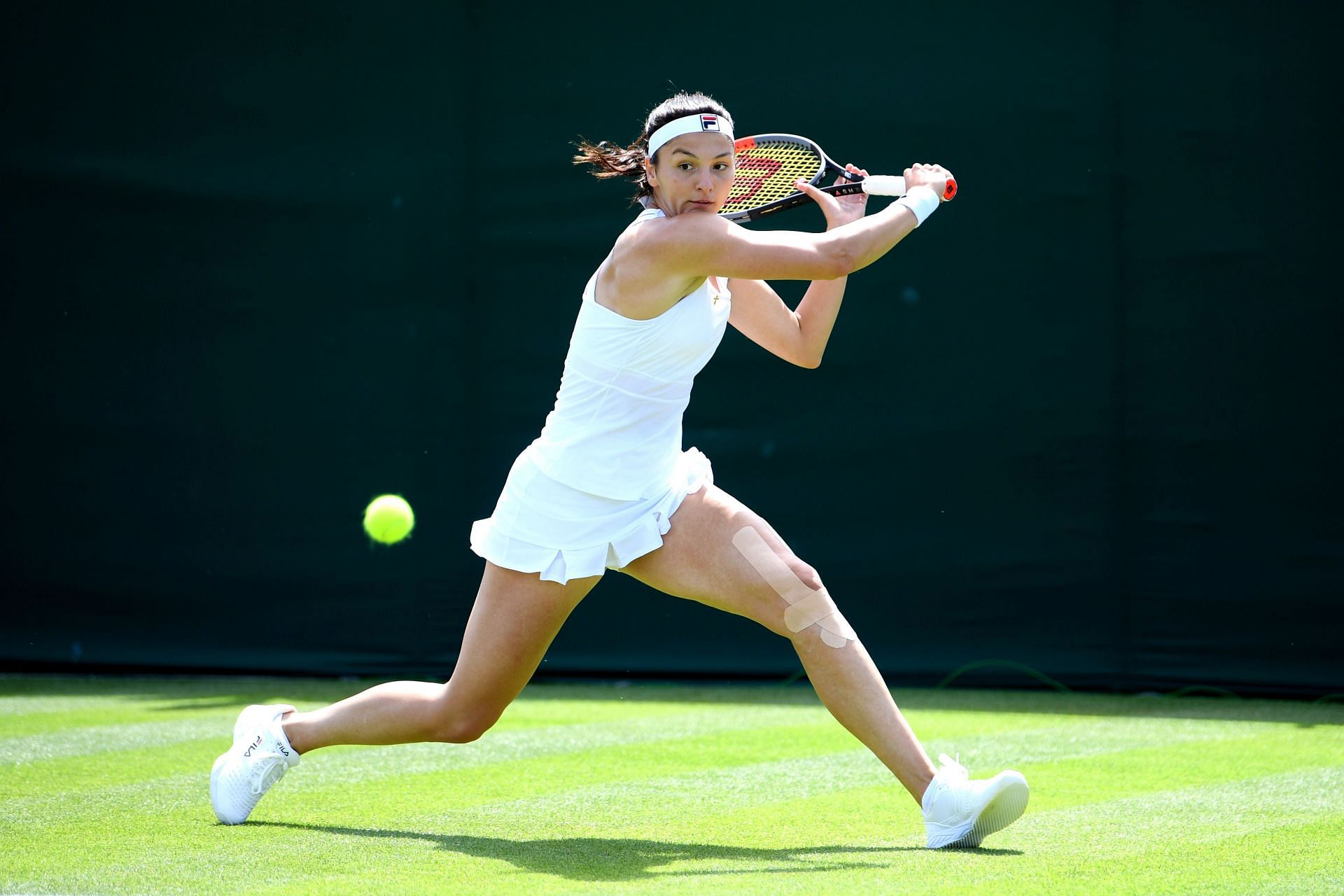 Margarita Gasparyan attempts a backhand