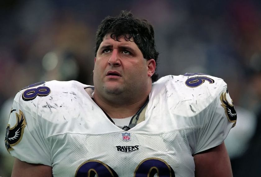 Nestor welcomes Tony Siragusa to the Baltimore Ravens in May 1997