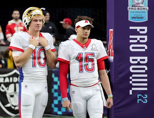 Quarterbacks Justin Herbert and Patrick Mahomes at the 2022 Pro Bowl