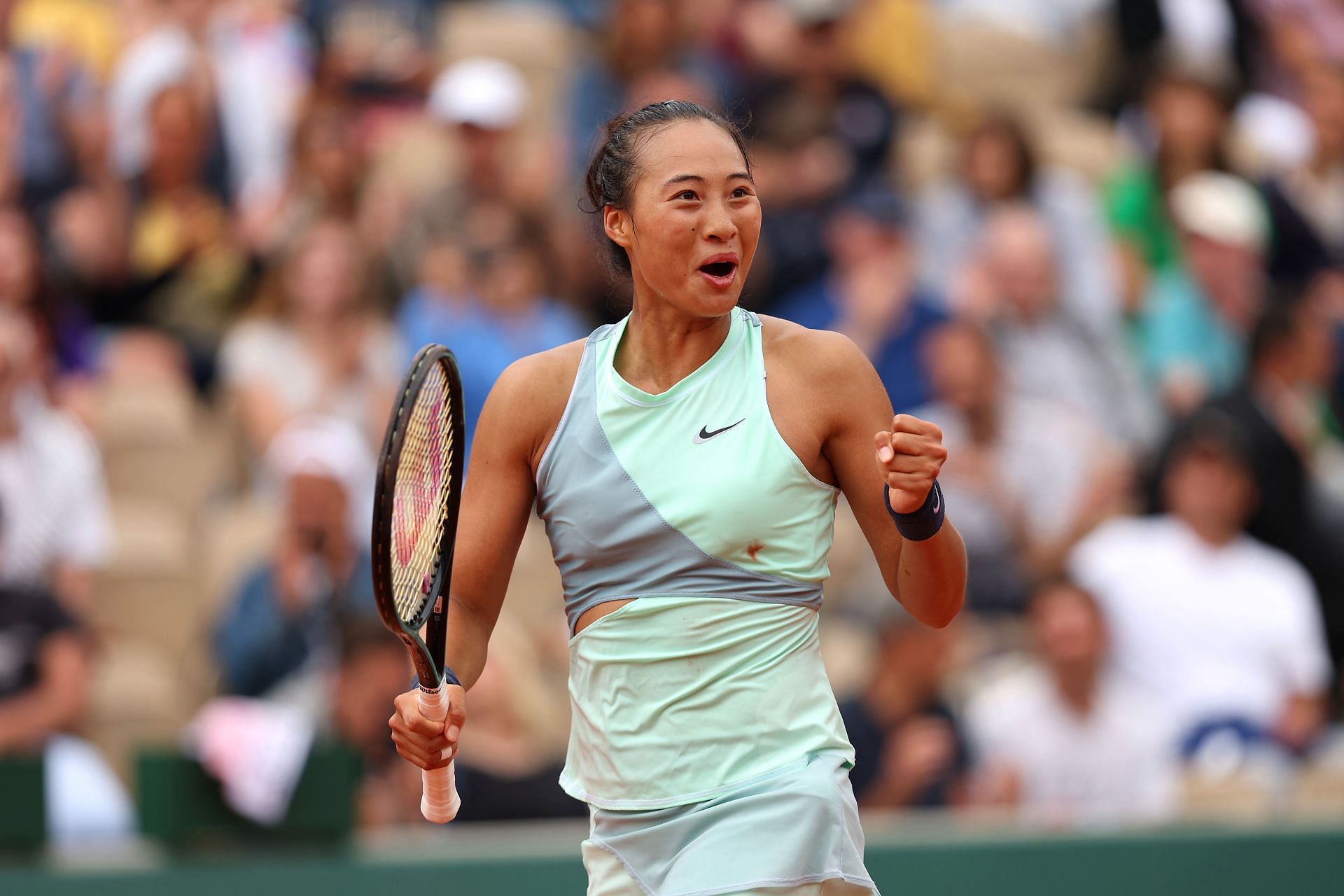 Zheng at the 2022 French Open.