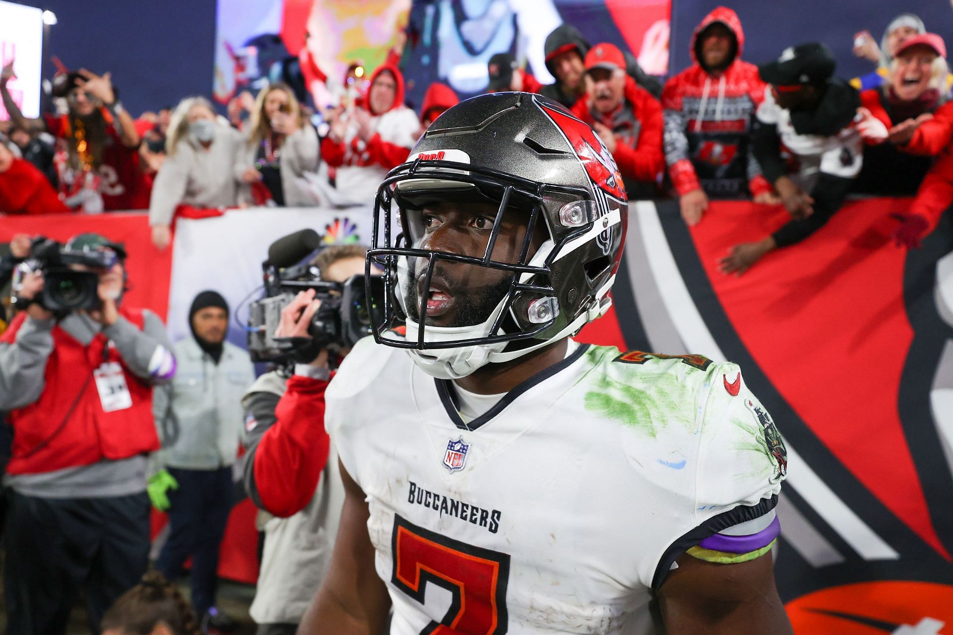 Tampa Bay Buccaneers: Re-signing Leonard Fournette is a failure