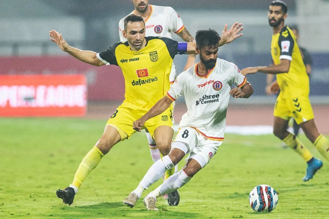 Mohammed Rafique in action for his former side SC East Bengal against Hyderbad FC in ISL 2021-22 (Image Courtesy: SC East Bengal Instagram))