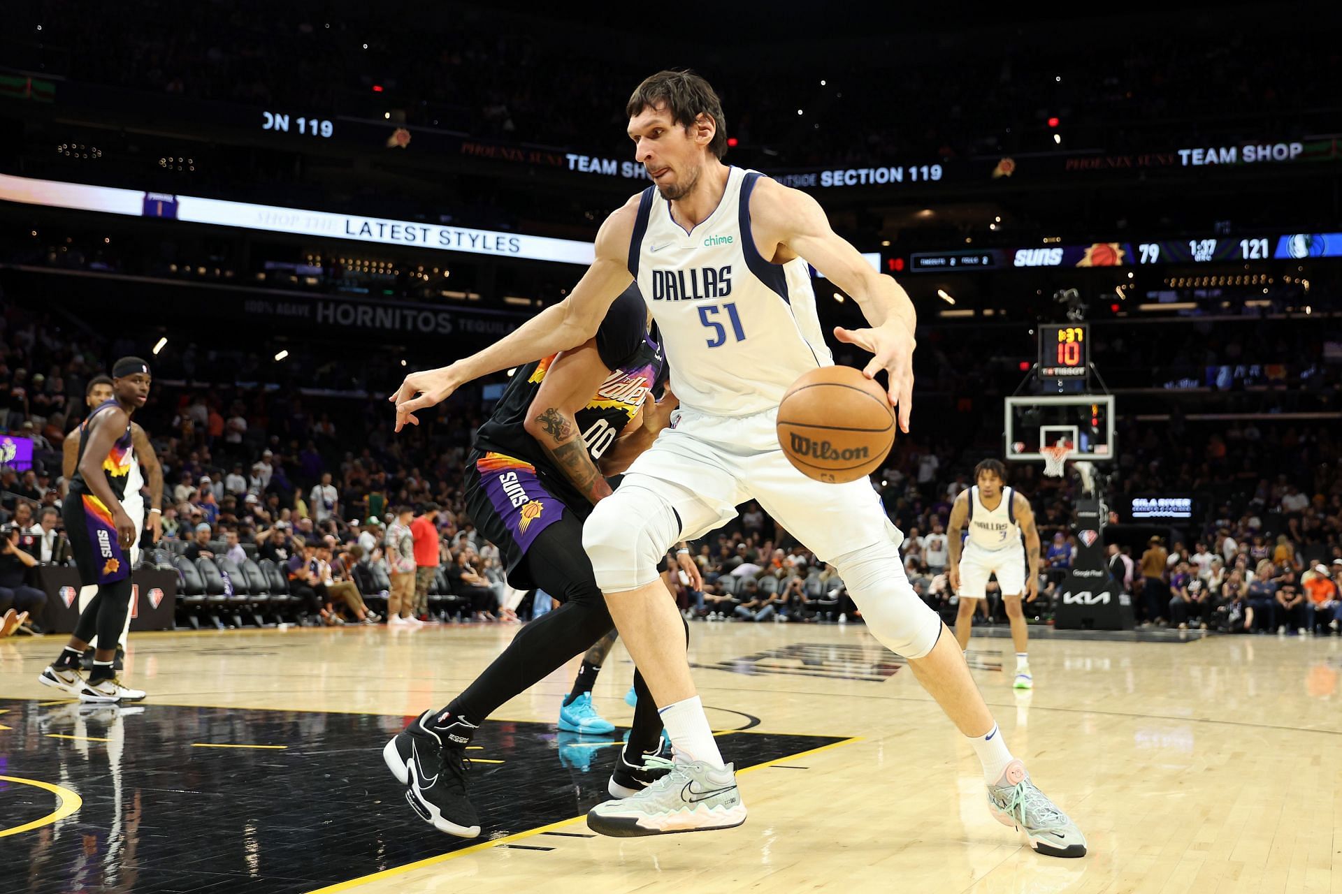 Boban Marjanovic in action for the Dallas Mavericks