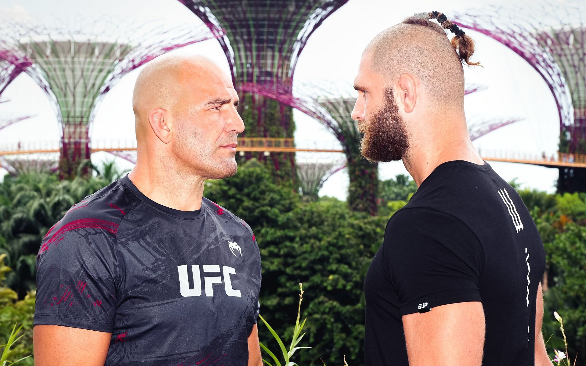 Glover Teixeira (left), Jiri Prochazka (right) [Images courtesy of @UFC on Twitter]