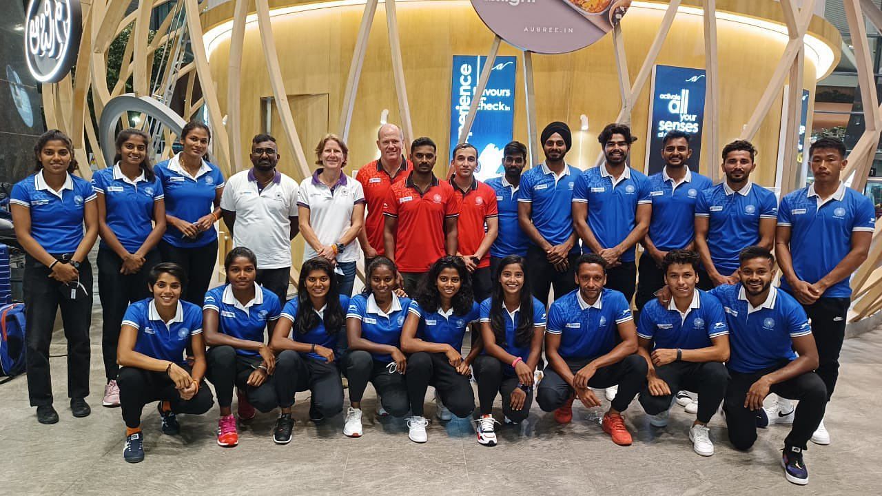 FIH Hockey 5s: Indian men&#039;s and women&#039;s team (Pic Credit: Hockey India)