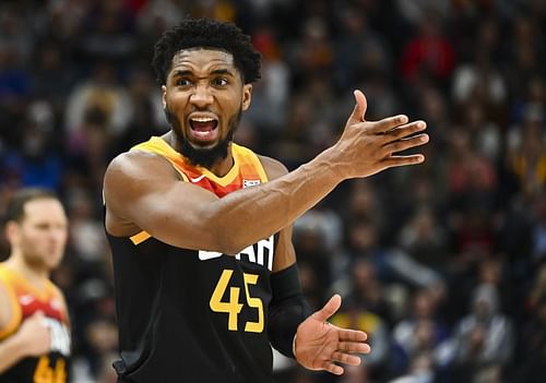 Utah Jazz #45 Donovan Mitchell calls out a play during the 2021-22 NBA season