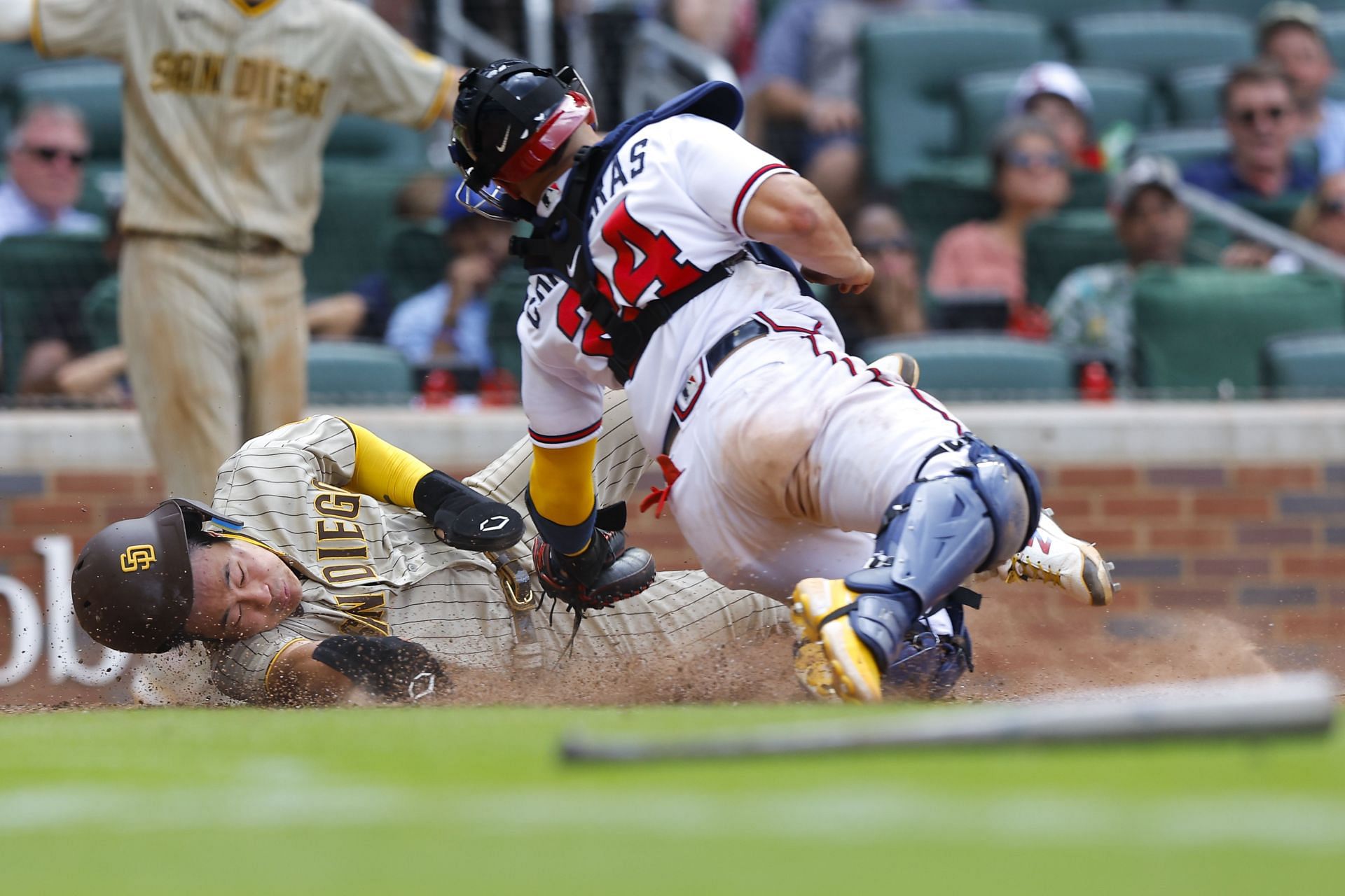 Young catcher William Contreras tries to tag Ha-Seong Kim.