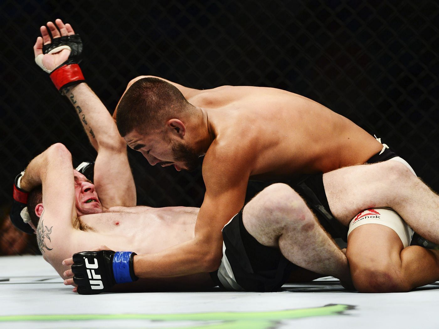 Geç bir kargaşa, UFC'nin Paddy Holohan ve Louis Smolka arasında bir tavan döşemesi yapmasıyla sonuçlandı.