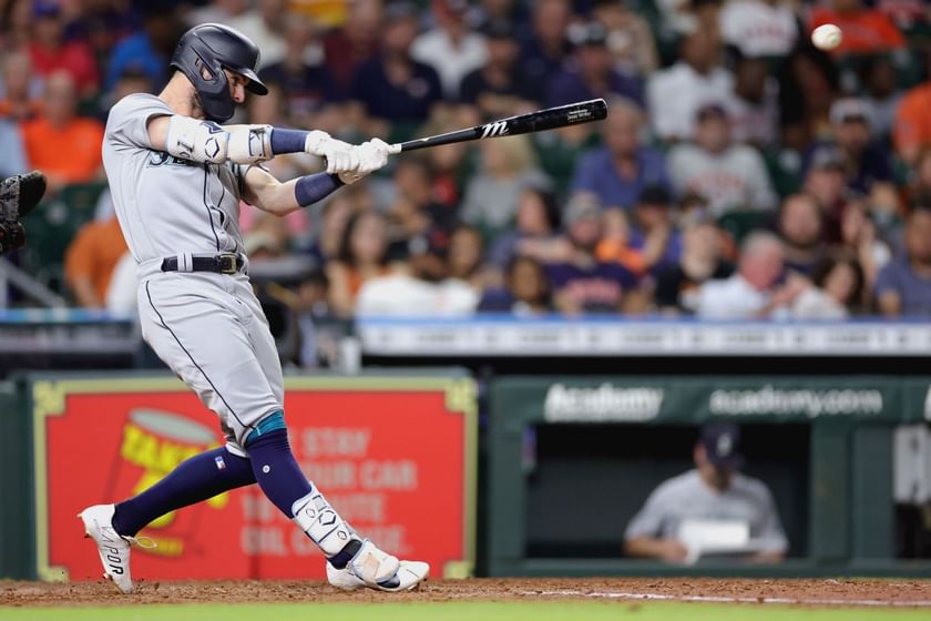 Watch Benchclearing brawl provoker gets standing ovation from Seattle