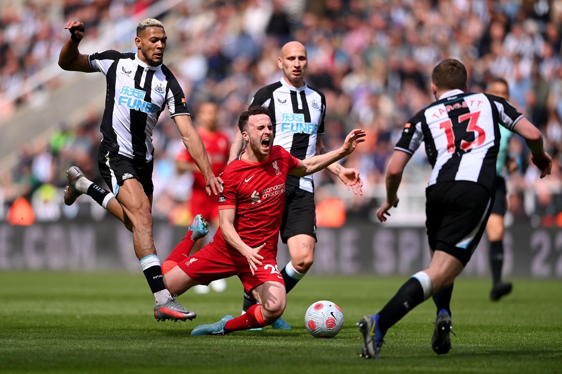 Newcastle United v Liverpool - Premier League