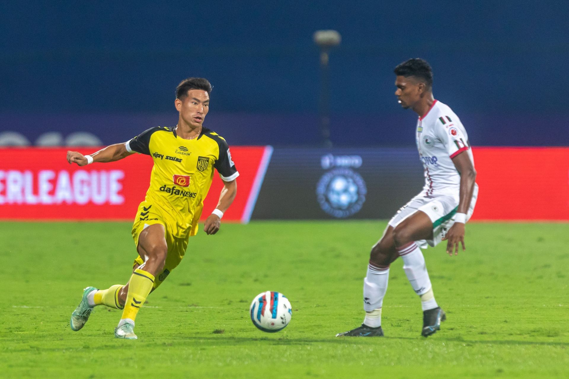 Asish Rai in action for Hyderabad FC as he takes on ATK Mohun Bagan&#039;s Liston Colaco in an ISL encounter (Image Courtesy: ISL)