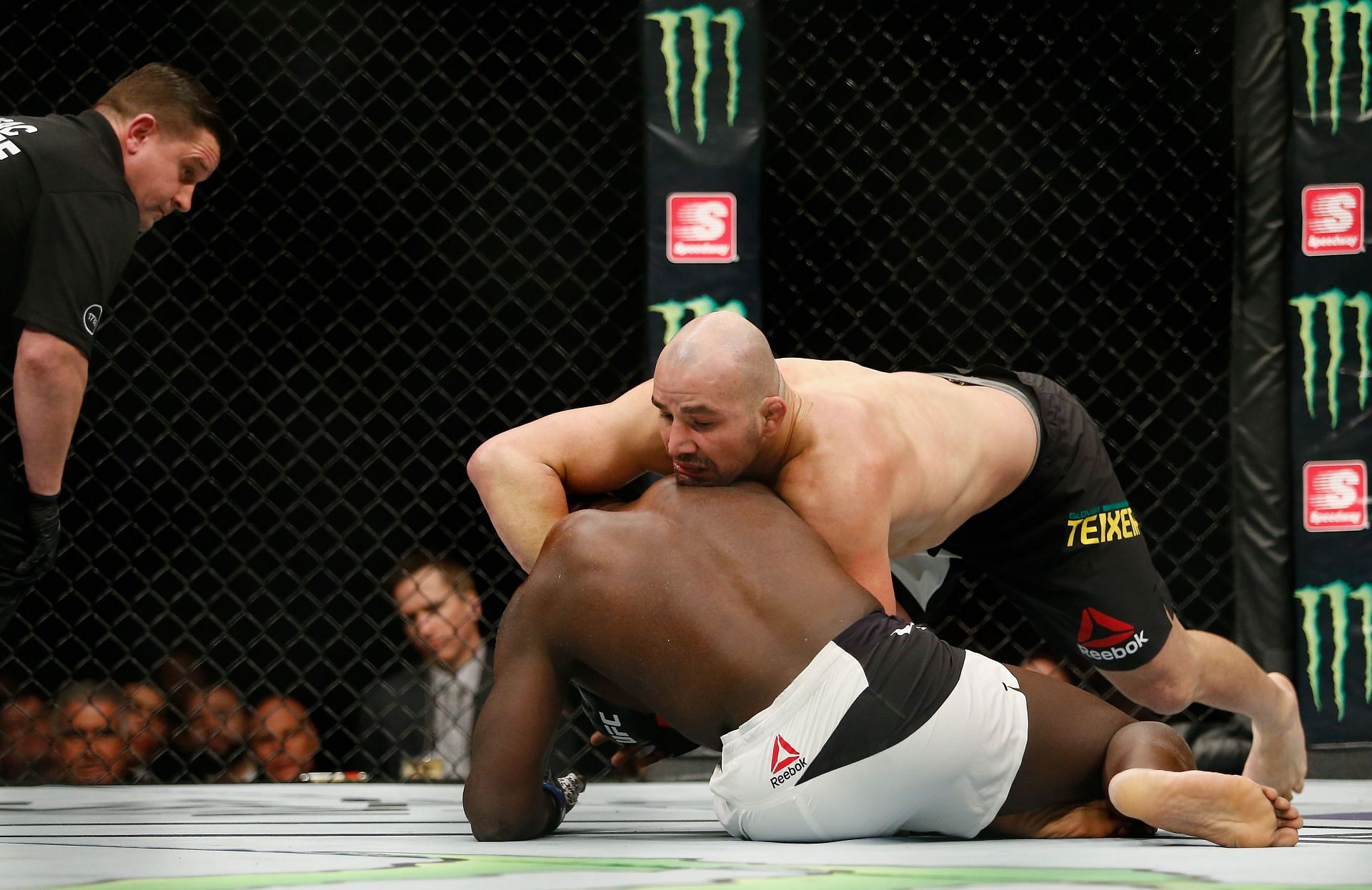 UFC 208: Teixeira front headlock on Cannonier