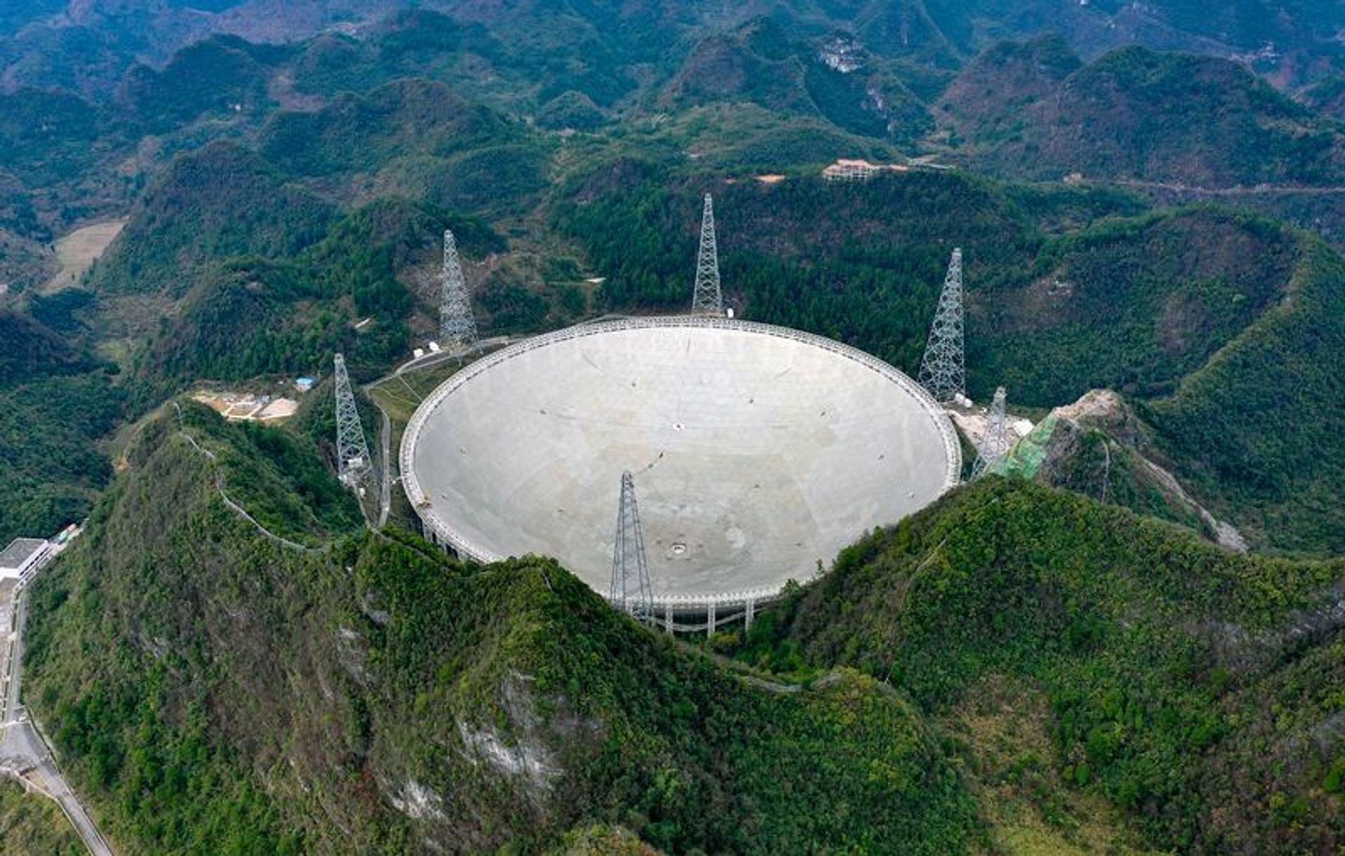 The Chinese telescope, FAST, claimed to have detected signals from Aliens (Image via Qu Honglun/Getty Images)