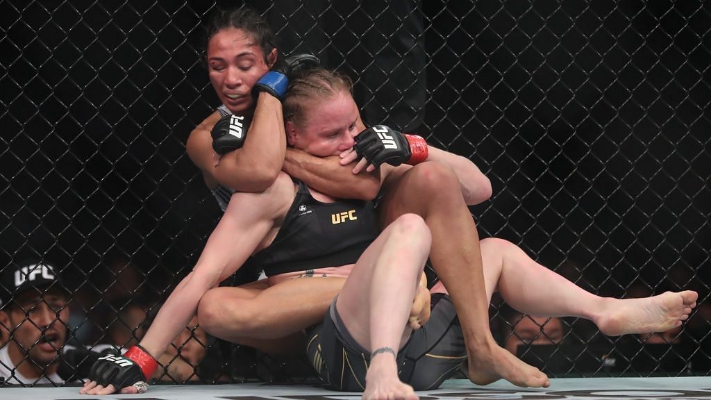 Taila Santos came remarkably close to defeating Valentina Shevchenko in their recent title bout