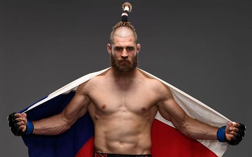 Can Jiri Prochazka unseat Glover Teixeira for the light-heavyweight title at UFC 275?