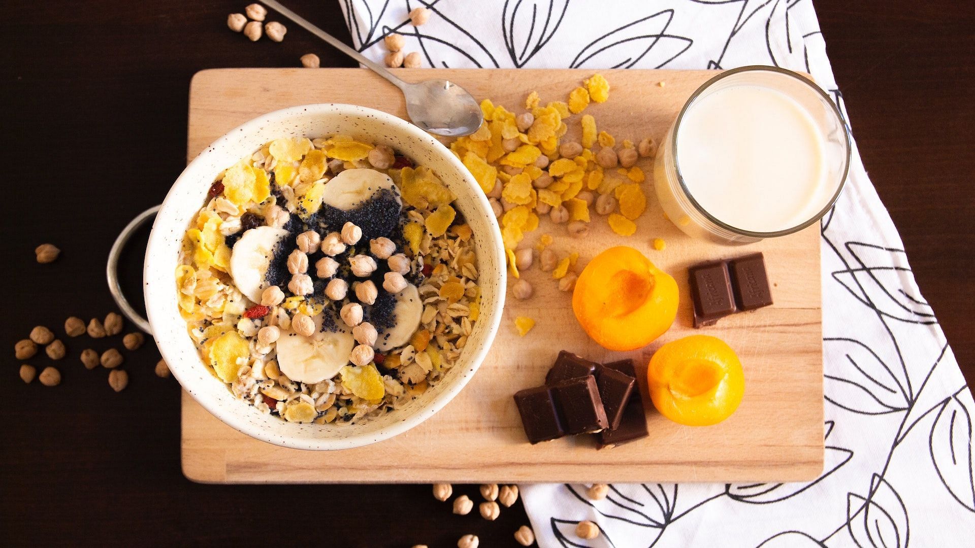 All about soy protein. Image via Pexels/Paul Seling