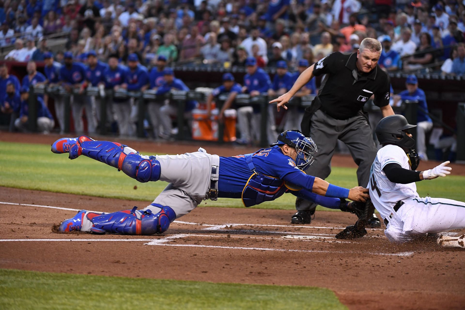 Catcher Willson Contreras of the Chicago Cubs attempts to make a diving tag.