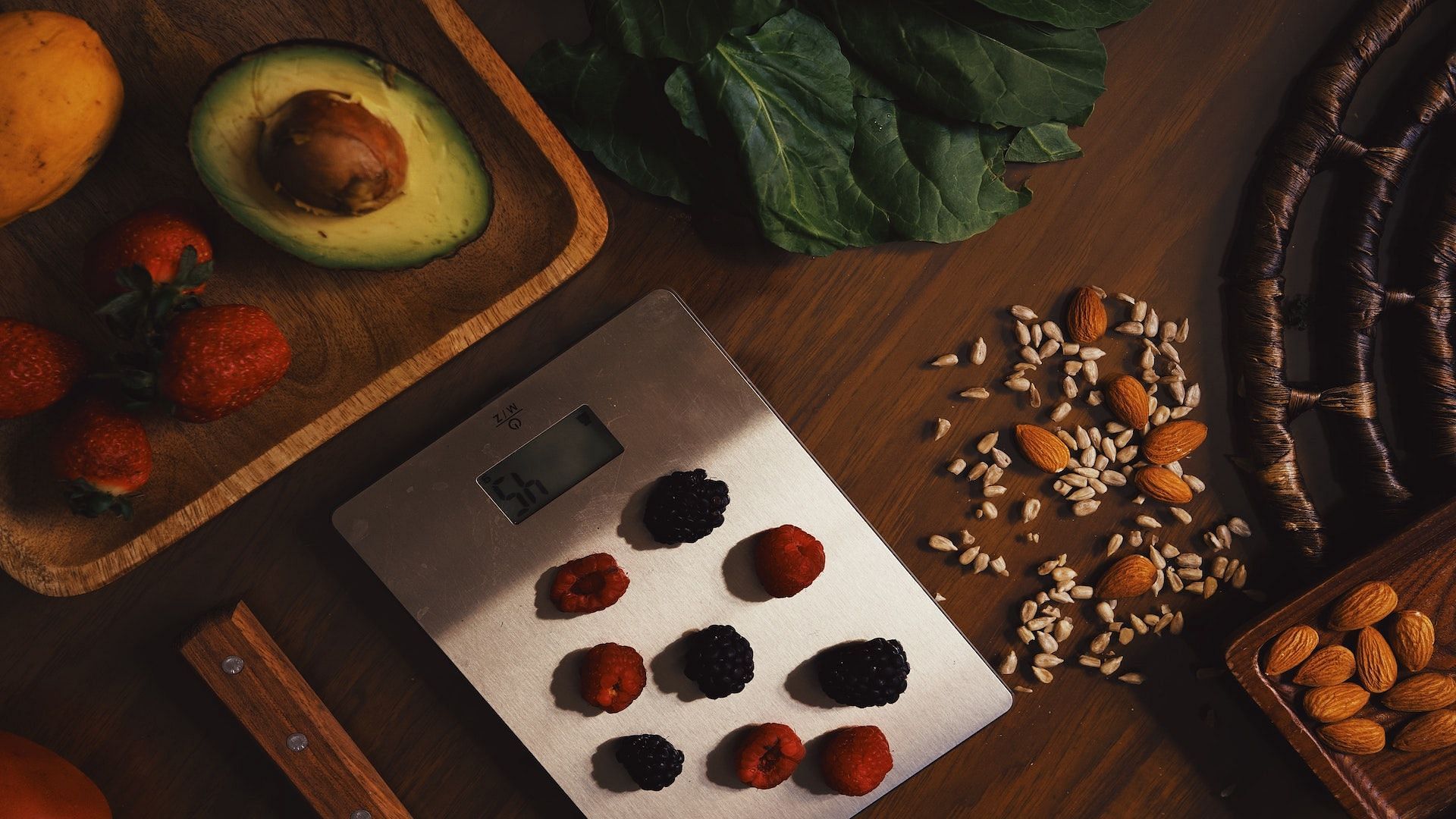 Eating for weight loss. Image via Pexels/Leonardo Vazquez