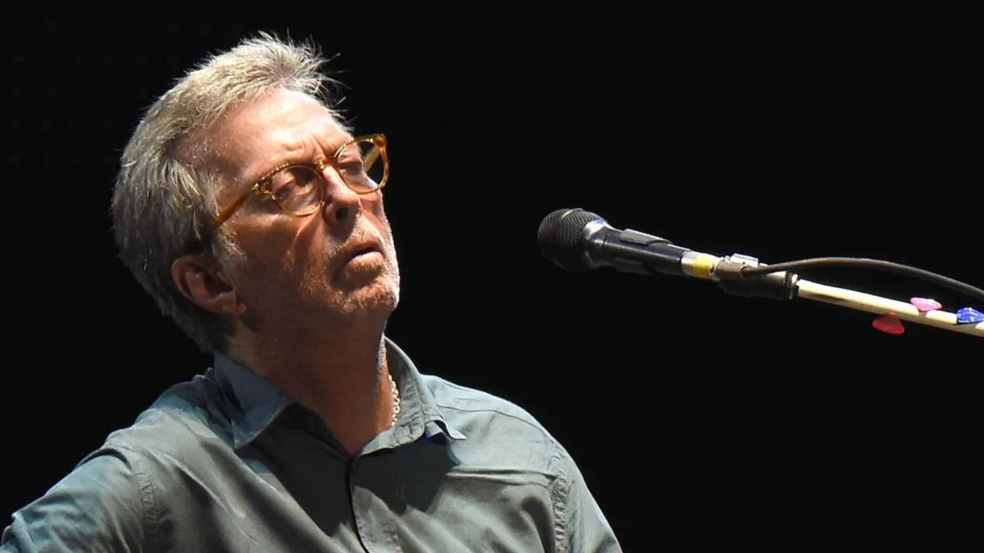 Eric Clapton is a popular musician. (Image via Kevin Mazur/Getty Images)