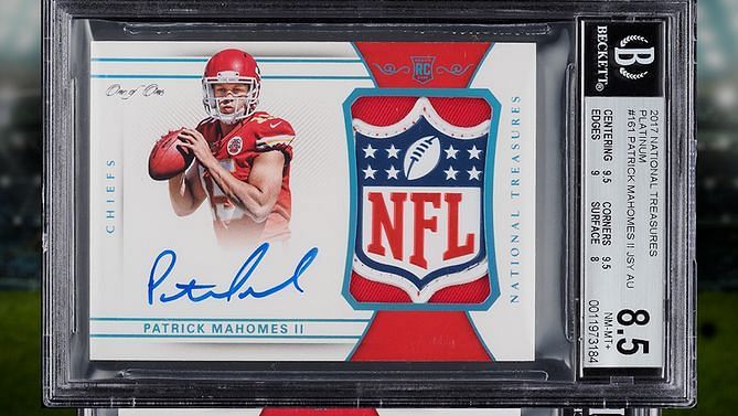 2017 National Treasures⚡Patrick Mahomes Auto⚡Rookie NFL Gear Prime /25⚡BGS  8.5