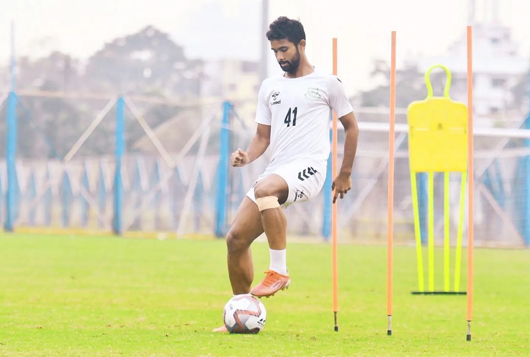 Manoj Mohammad during a training session for Mohammedan SC. (Image courtesy: Manoj Mohammad Instagram)